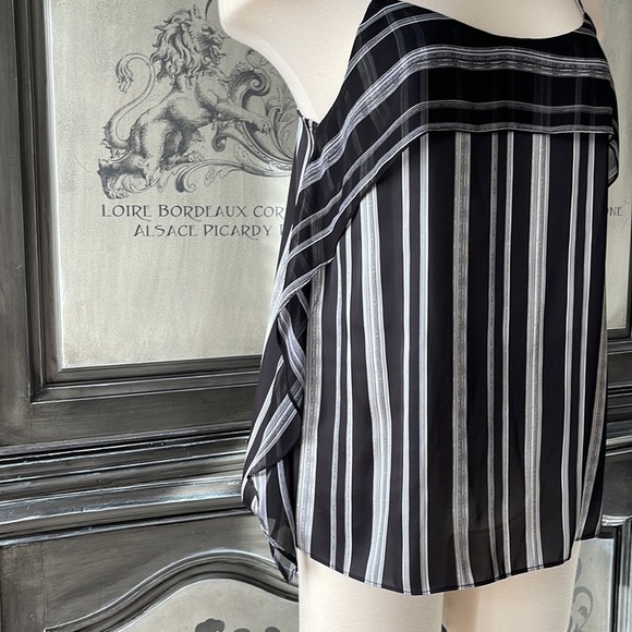 BCBG BLACK and white TOP - Picture 2 of 9